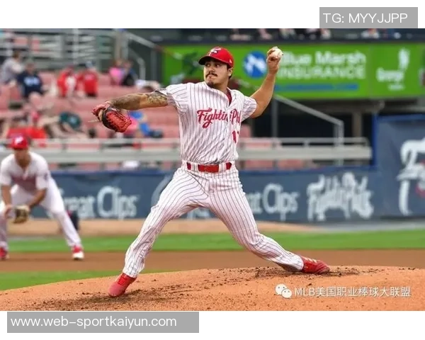 哈珀谈球队团结精神强调成员间互助与共同成功的重要性 哈珀谈球队团结精神强调成员间互助与共同成功的重要性