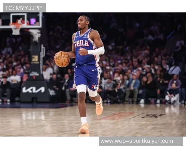 马克西半场表现出色10投6中砍下18分3篮板4助攻尽管有4次失误依然贡献良多